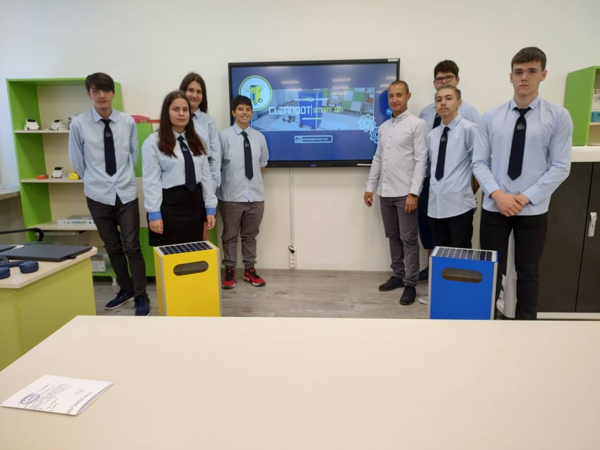 Ученици от СУ "Любен Каравелов" спечелиха първо място на форум по роботика