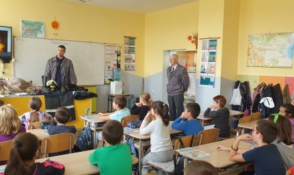 Пожарникари влязоха в класна стая на ОУ "Хан Аспарух"