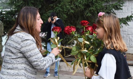 В СУ "П.Р.Славейков" посрещнаха Херо Мустафа
