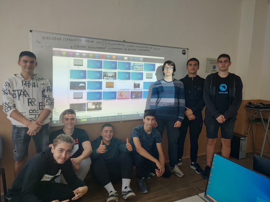 Ученици от СУ "Л.Каравелов" преинсталират 25 компютъра чрез клониране на диск