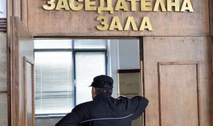 Задържаха под стража двамата мъже, които пребиха до смърт мъж на улицата