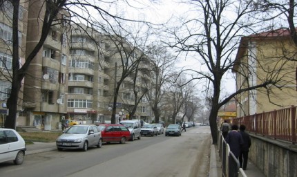 56-годишен мъж блъсна 13-годишно момиче по ул. "Отец Паисий" и продължи по пътя си
