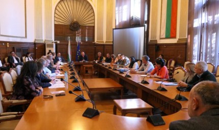 Изготвя се нова Национална стратегия за прилагане на схемите „Училищен плод“ и „Училищно мляко“