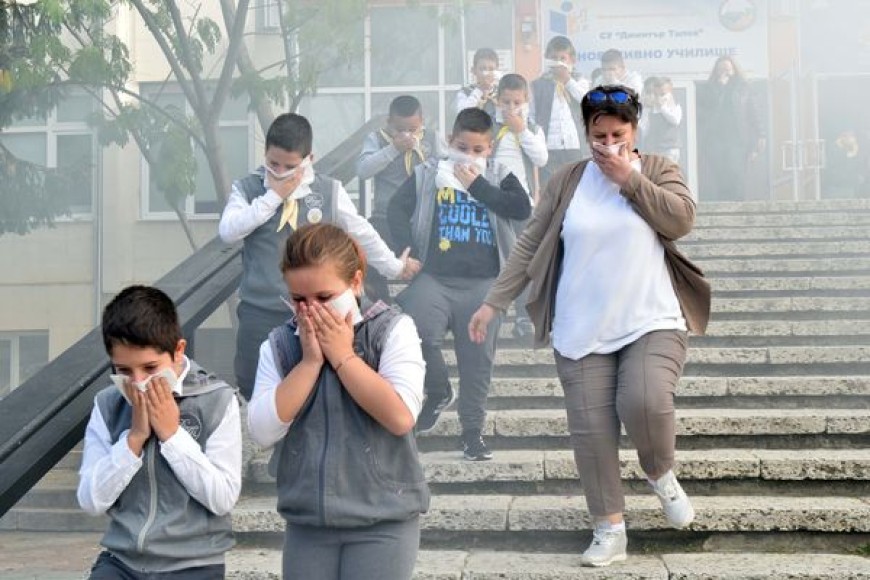 Как да действат при земетресение и пожар, тренираха в СУ „Димитър Талев“