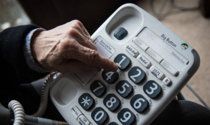 71-годишна жена е дала над 4000 лева на телефонен измамник