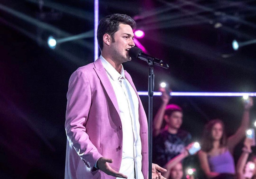 Александър от Добрич продължава напред към финала на „Гласът на България“