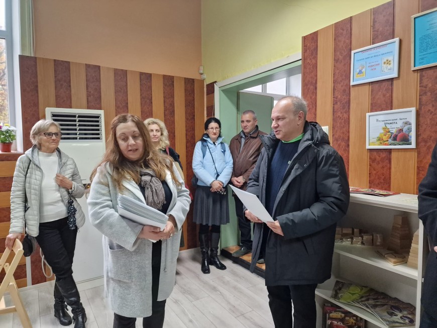 Ротари клуб Добрич дари подова настилка за новия център за деца със специални образователни потребности 
