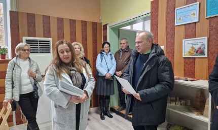 Ротари клуб Добрич дари подова настилка за новия център за деца със специални образователни потребности 