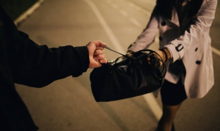 Жена е ограбена по ул. "Методи Кусевич" в Добрич