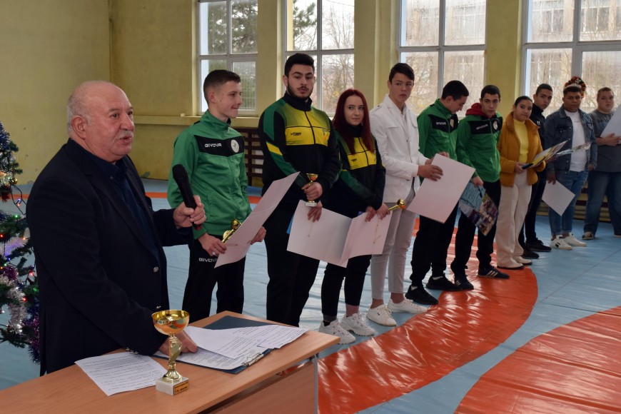 Наградиха най-добрите спортисти на СУ "Г.С.Раковски" 
