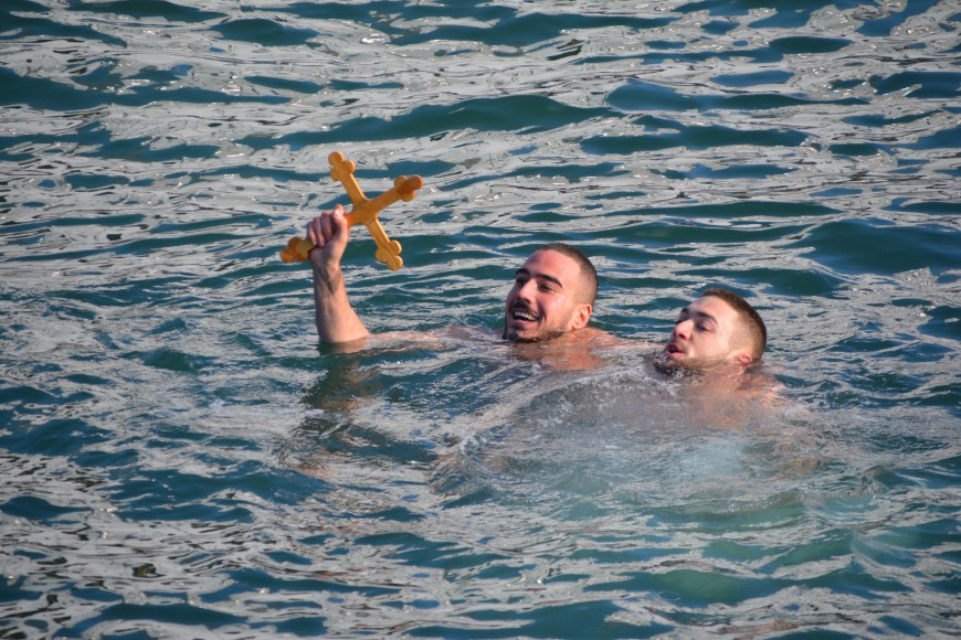 Студент хвана кръста в морето край Балчик при голяма конкуренция