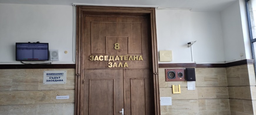 Спорът между МБАЛ-Добрич и нейни служители да бъде разрешен извън съдебната зала призоваха днес от съда и прокуратурата