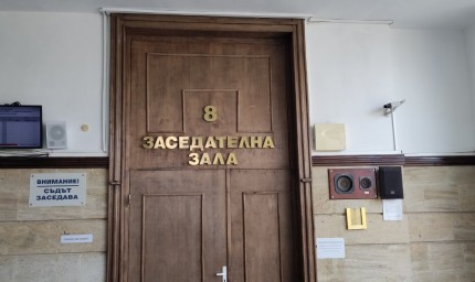 Спорът между МБАЛ-Добрич и нейни служители да бъде разрешен извън съдебната зала призоваха днес от съда и прокуратурата