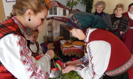 Днес е Бабинден
