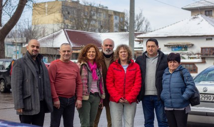 Приемна на Албена Симеонова и екипът на "Демократична България" в град Тервел
