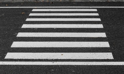 Жена, блъсната на пешеходна пътека тази сутрин, е с опасност за живота