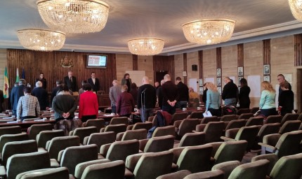 С едноминутно мълчание в памет на жертвите в Турция и Сирия започна сесията на ОС Добрич
