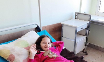 Фондация "Милостиво сърце" набира средства за 11-годишното момиче, блъснато от кола на 28 януари