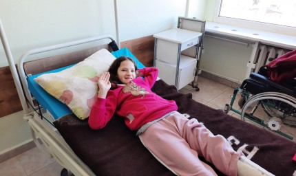 Екип от лекари е извършил операцията на Мирослава, блъсната от автомобил