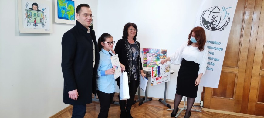 Превантивно-информационният център връчи наградите си в конкурса за детска рисунка на тема „Не си сам в мрежата“