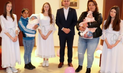 Традицията по орисването на бебета беше спазена и тази година в Генерал Тошево
