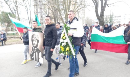 В Каварна отбелязаха 3 март с патриотични песни и шествие