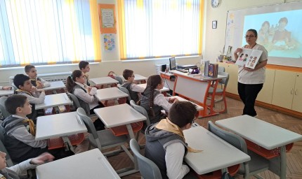 Третокласници от СУ "Димитър Талев" се запознаха с писателката Петя Петрова