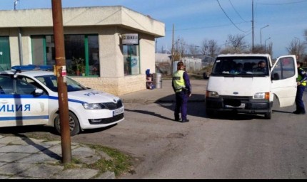 Задържани са 10 лица в специализирана полицейска операция, провеждаща се сега
