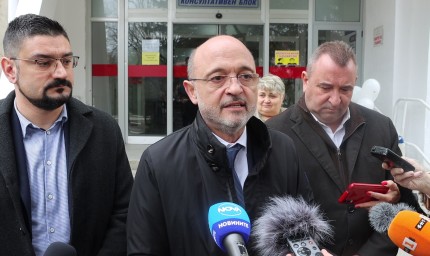 През целия ден в МБАЛ Добрич софийски специалисти преглеждат в рамките на кампанията „Детско здраве“