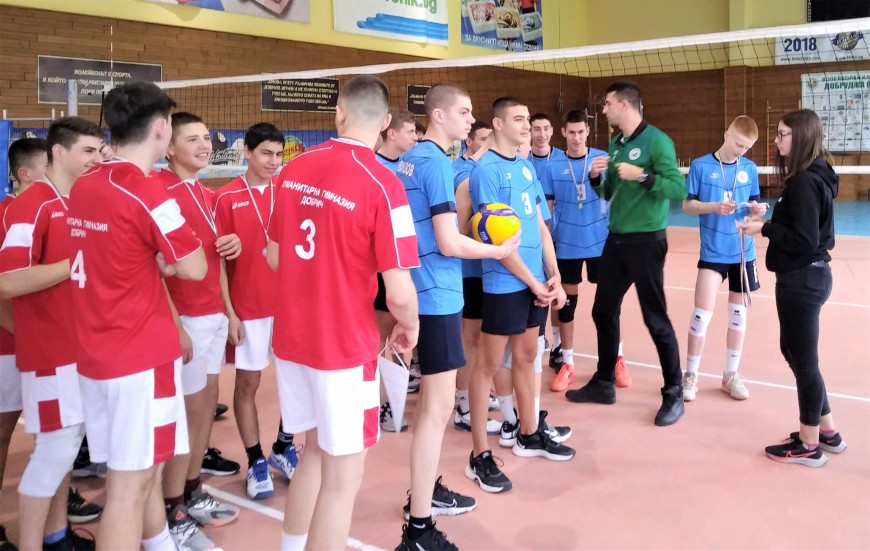 ПМГ "Иван Вазов" са първенци в Общинските ученически игри по волейбол за юноши