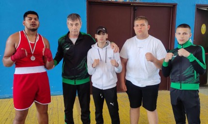 Боксов клуб „Добруджа“ с вицешампион при юношите тежка категория
