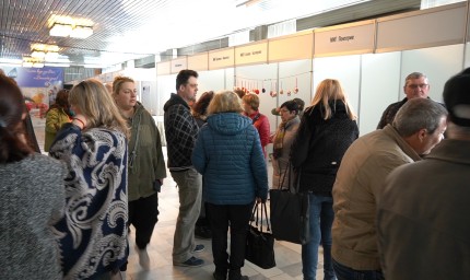 Разнообразни местни продукти предлага изложението днес и утре в зала „Добротица“ /ВИДЕО/