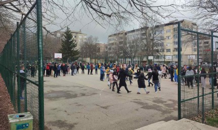 Директорите на добричките училища настояват за указания след имейл заплахите