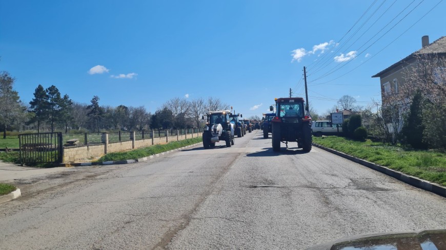 Границите при Кардам и Дуранкулак са блокирани от земеделска техника