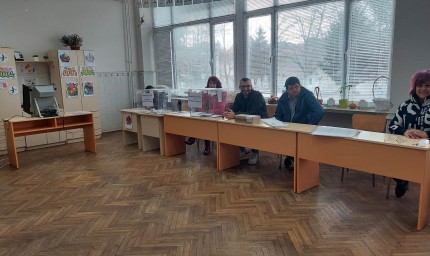 Малко по-висока е избирателната активност в областта към 11:00 часа