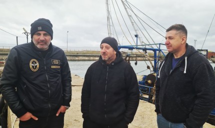 Капитаните: Разчитаме румънската страна да освободи  корабите ни, тъй като десет семейства сме без препитание