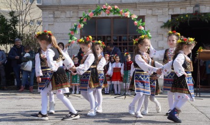 С пъстра програма  Каварна отбеляза Лазаровден и Цветница 