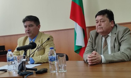 Областният управител отчете дейността си през първите 250 дни от назначаването си