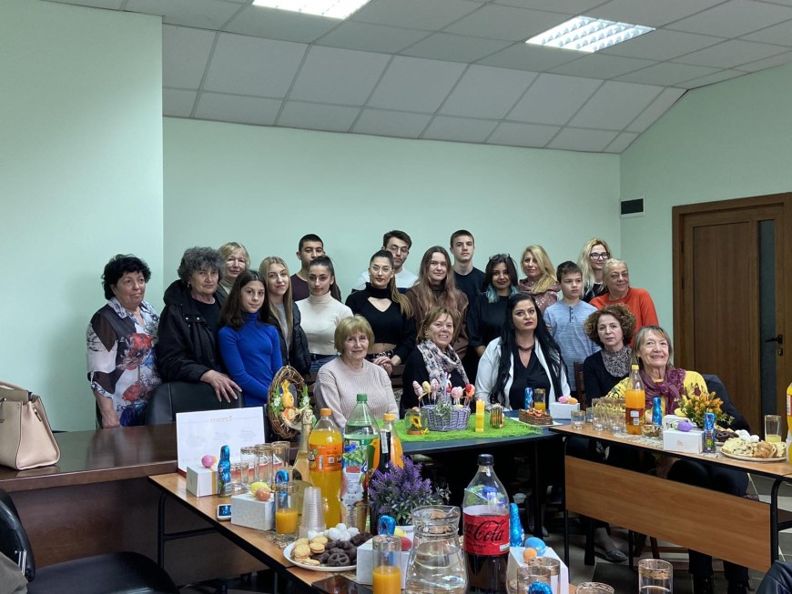 Стипендианти и дамите от клуб „Майчина грижа“ отпразнуваха Великден