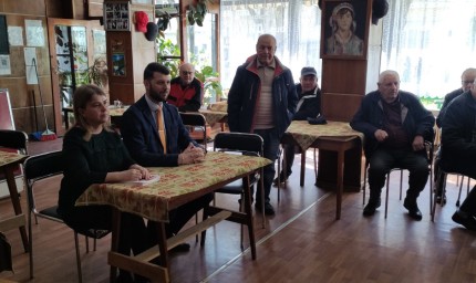 Прокурори разговаряха с възрастни хора в Добрич за телефонните измами и как да се предпазят от такива