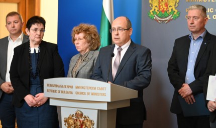 Вицепремиерът Лазаров: Доходът на над 330 000 пенсионери ще надхвърли линията на бедност през 2023 г.