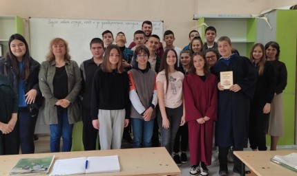 Две срещи с ученици проведоха прокурори от Добрич и заедно с тях симулираха съдебен процес