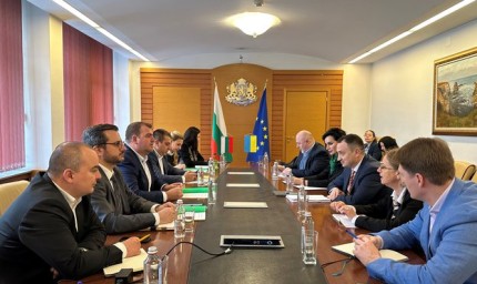 България и Украйна ще подпишат съвместна декларация за взаимодействие при възникване на пазарни смущения при търговията със слънчогледово олио
