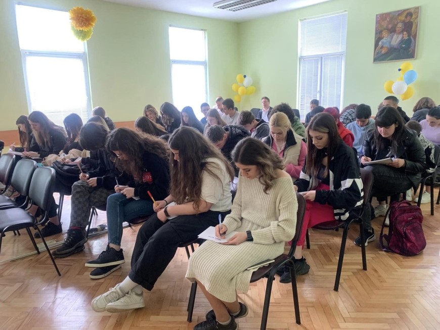 Ротари клуб - Добрич и движение "Сподели и вдъхнови!" с лекция в СУ "Св.Св. Кирил и Методий"