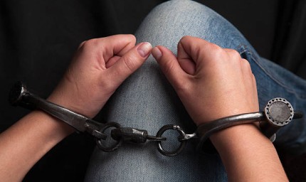 Задържаха 23-годишна жена с два вида наркотици в Добрич