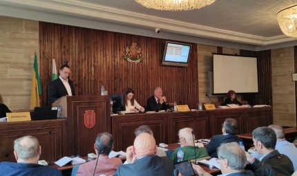 Общинските съветници одобриха усвояването на авансово теглене за ремонта на центъра след двучасови дебати