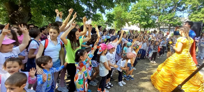Пъстра и забавна програма зарадва децата в Каварна