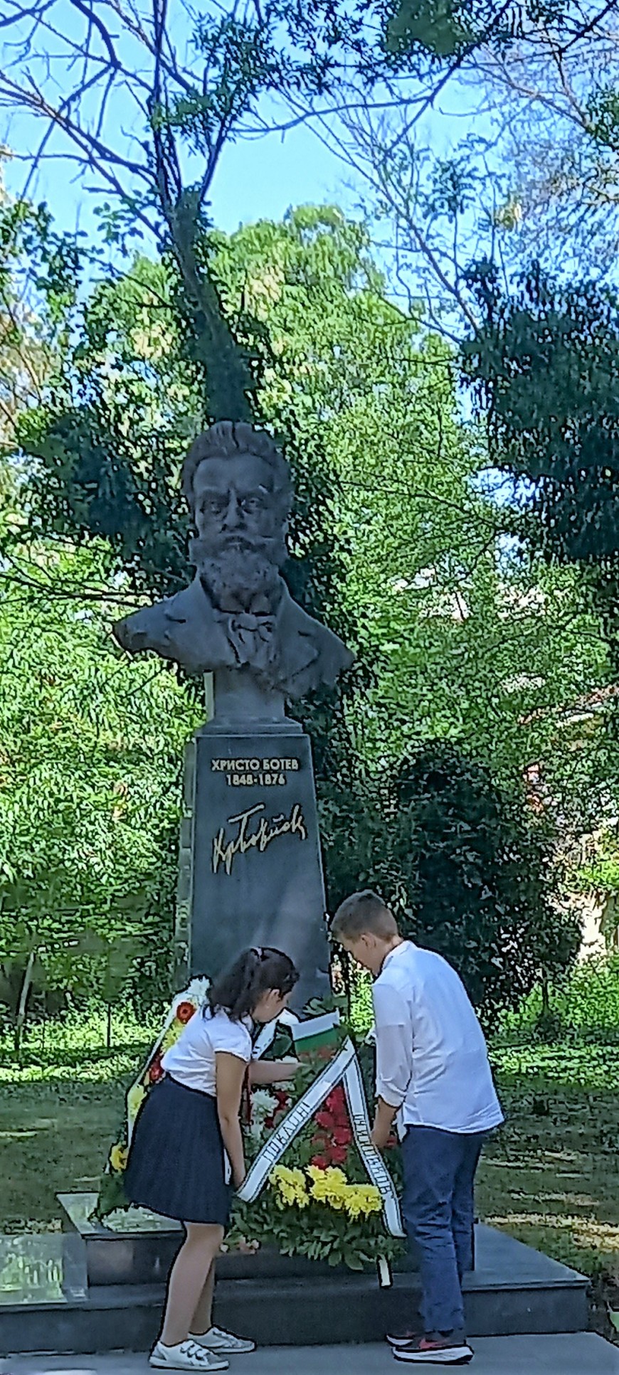 Каварна се преклони пред паметта на Ботев
