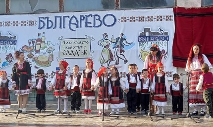 Втори ден на фолклорния фестивал „С песни и танци в Българево“
