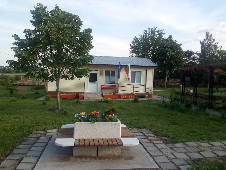 Кметът на крушарското село Бистрец сам поддъжа мини парка в селото